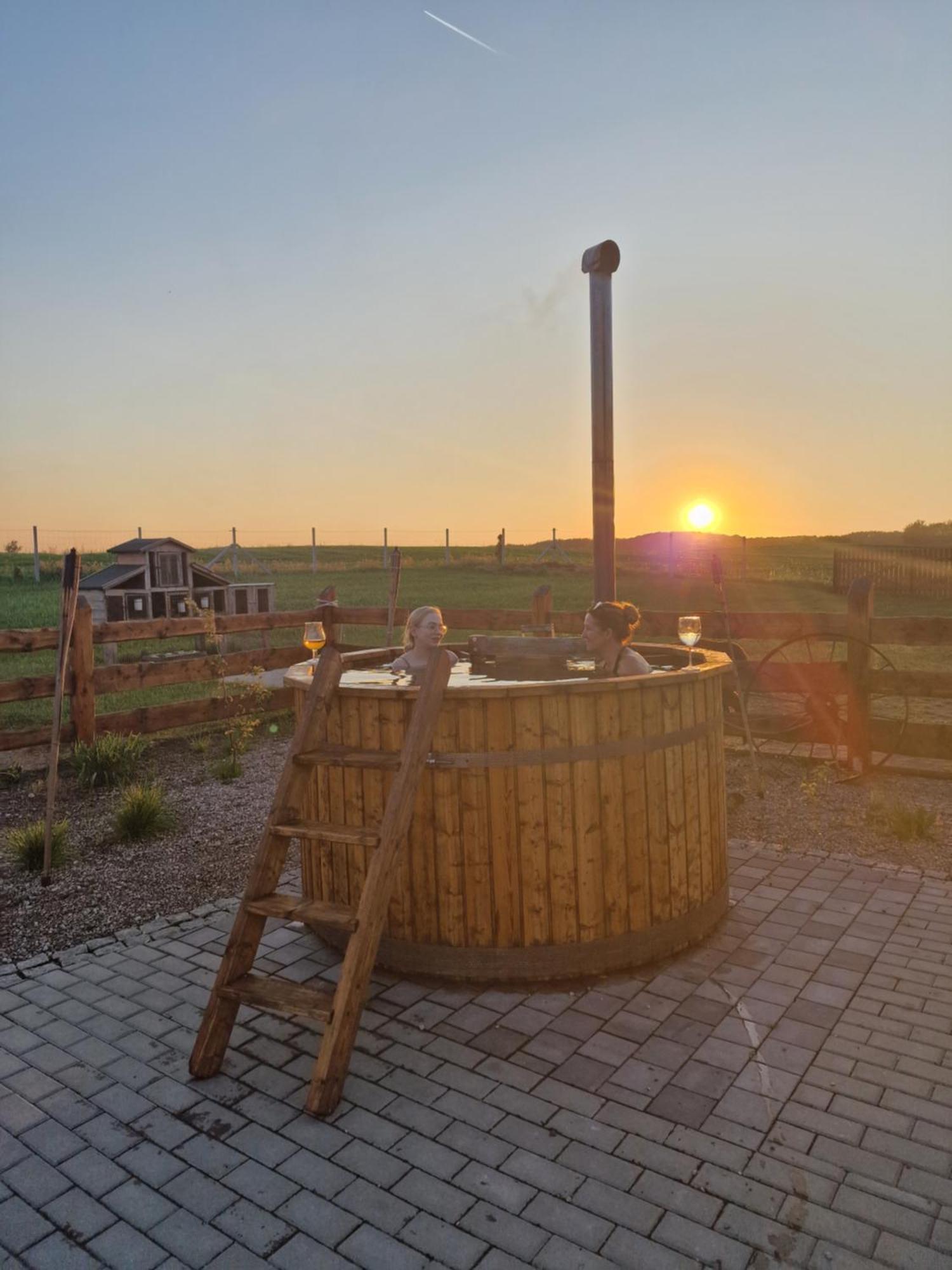 Agroturystyka Kaszuby Villagehome Borzytuchom Exterior foto